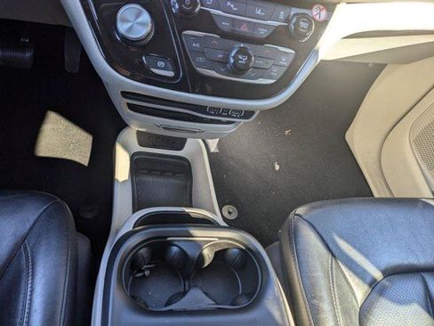 Certified 2022 Chrysler Pacifica Touring-L FWD image 25
