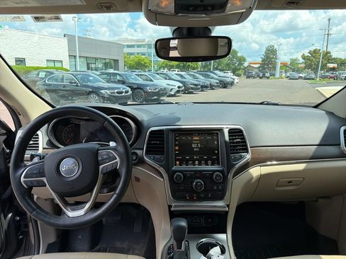 Used 2017 Jeep Grand Cherokee Limited w/ Trailer Tow Group IV AWD/4WD image 11