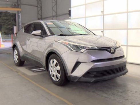 Used 2019 Toyota C-HR LE FWD image 3