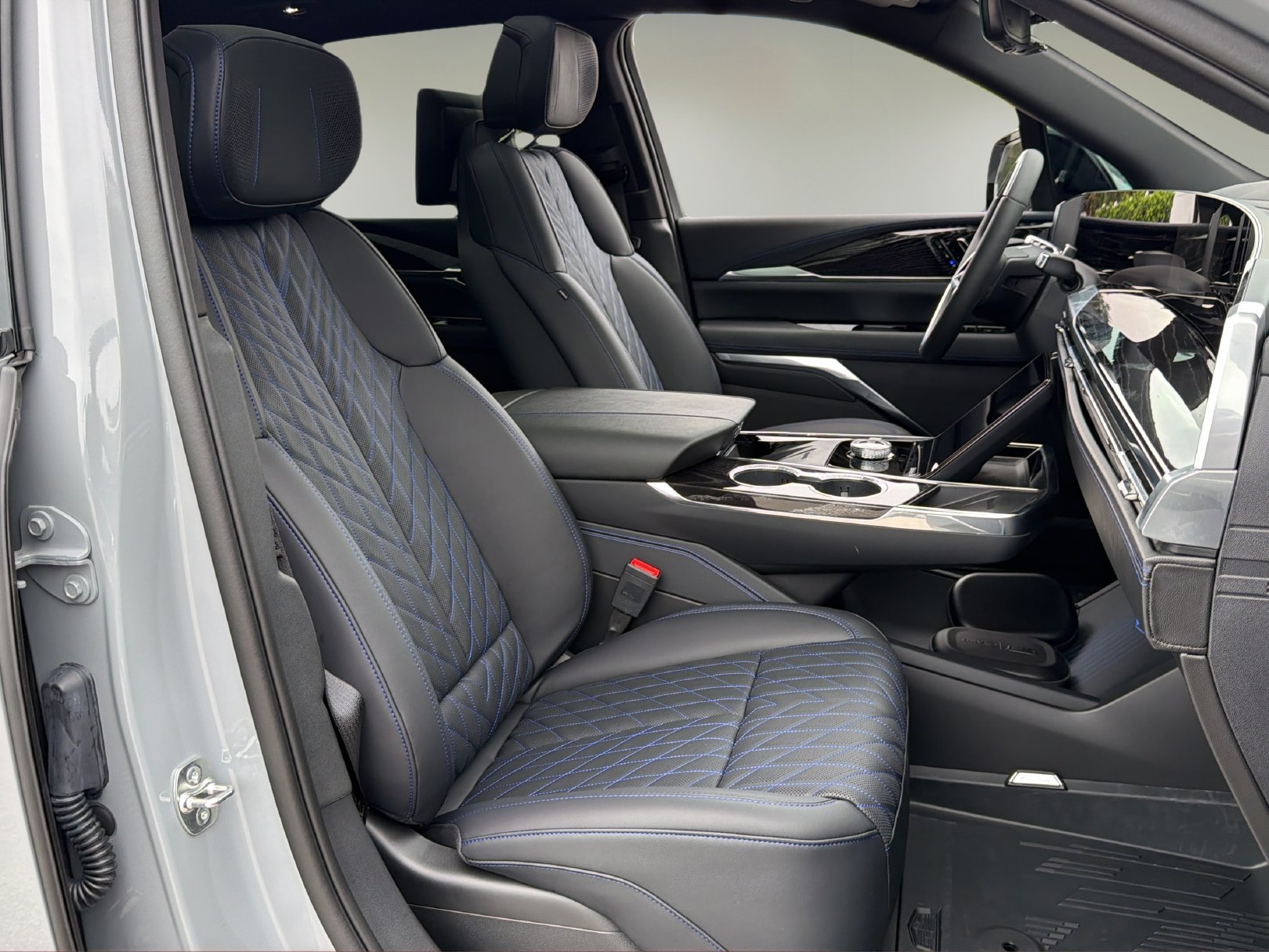 New 2026 Cadillac Escalade IQ Sport 1 w/ LPO, Floor Liner Package AWD/4WD image 22