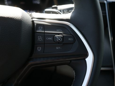 Used 2025 Jeep Grand Cherokee L Altitude AWD/4WD image 30