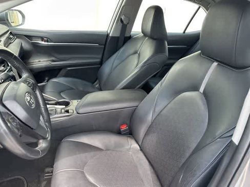 Used 2023 Toyota Camry XSE image 3