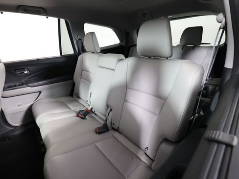 Used 2018 Honda Pilot Touring image 15