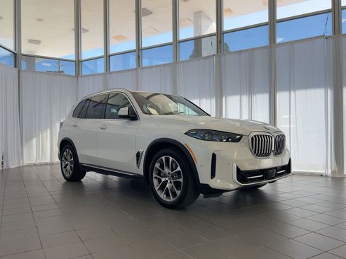 Used 2025 BMW X5 xDrive50e AWD/4WD image 7