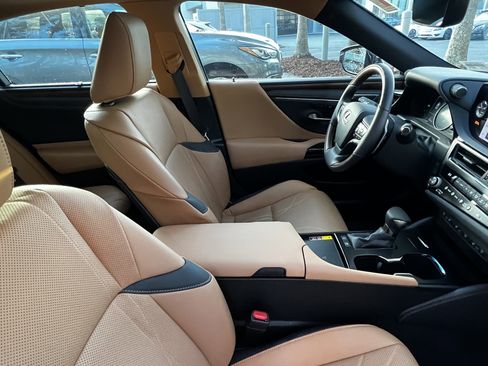 Used 2024 Lexus ES 300h Ultra Luxury w/ Accessory Package (Z2) image 48