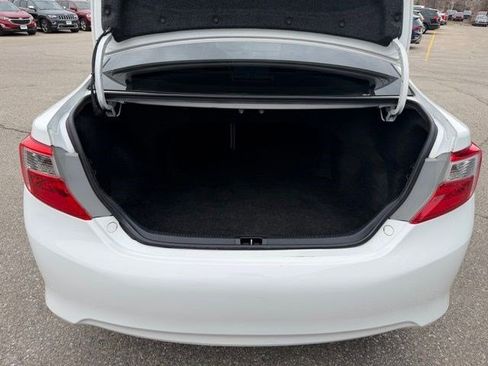 Used 2014 Toyota Camry LE image 15
