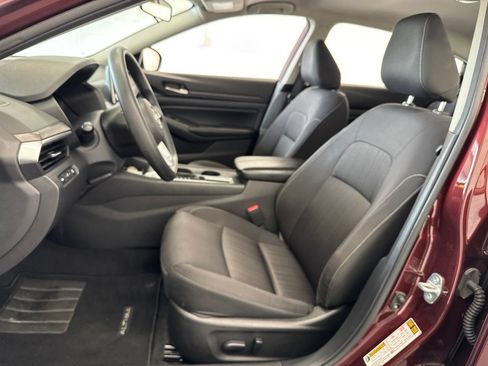 Used 2025 Nissan Altima 2.5 SV FWD image 13