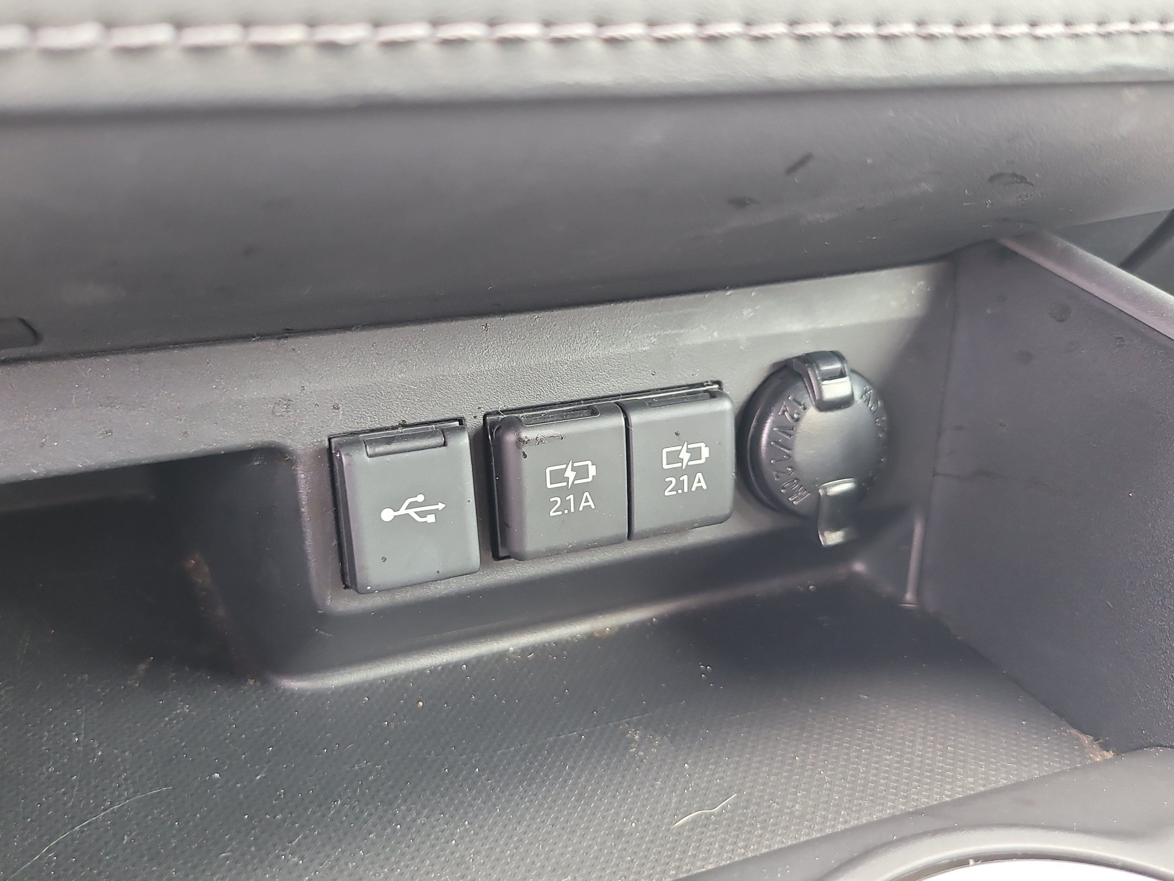 Used 2021 Toyota Highlander LE FWD image 24