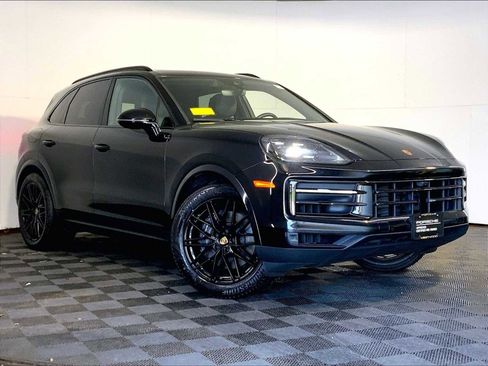 Certified 2024 Porsche Cayenne AWD/4WD image 9
