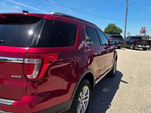 Used 2018 Ford Explorer XLT AWD/4WD image 7