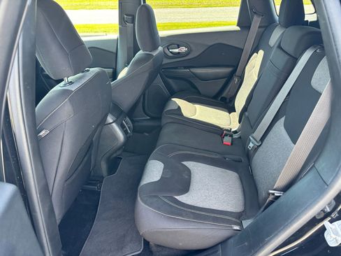 Used 2014 Jeep Cherokee Latitude w/ Cold Weather Group AWD/4WD image 15