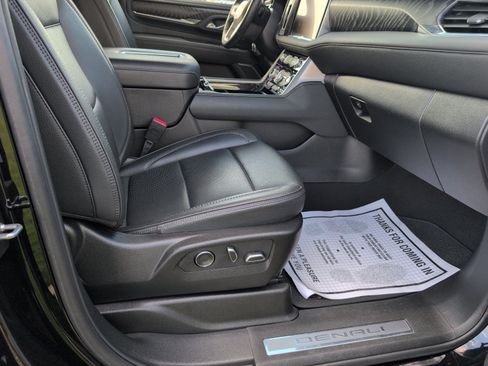 Used 2024 GMC Yukon Denali w/ Advanced Technology Package AWD/4WD image 9
