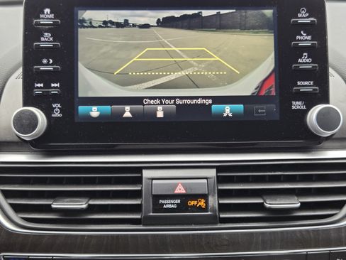 Used 2018 Honda Accord Touring image 14