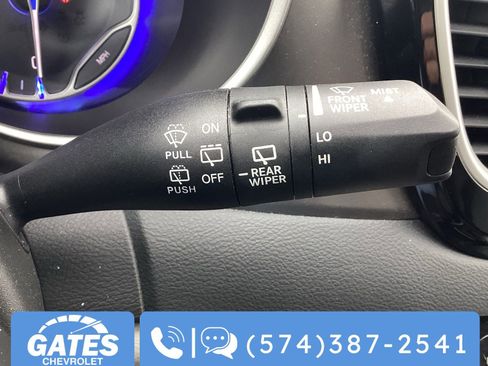 Used 2023 Chrysler Pacifica Touring-L image 33