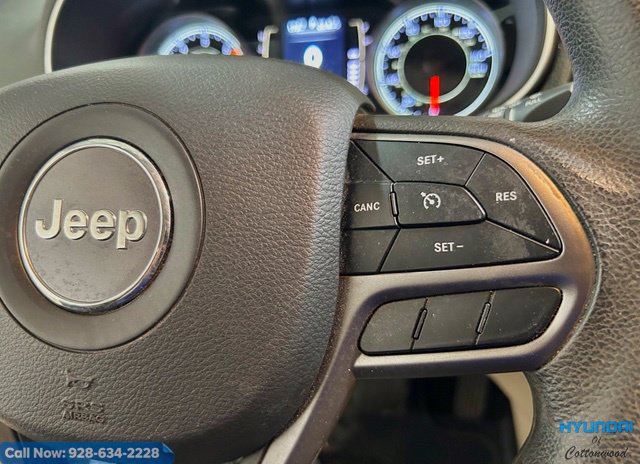 Used 2019 Jeep Cherokee Latitude w/ Popular Appearance Group FWD image 28