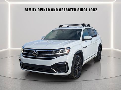 Certified 2022 Volkswagen Atlas SEL R-Line AWD/4WD image 2