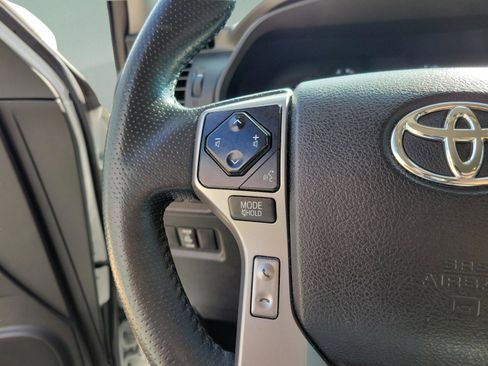 Used 2020 Toyota 4Runner SR5 AWD/4WD image 23
