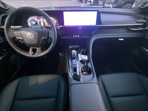 New 2026 Toyota Crown Platinum image 5