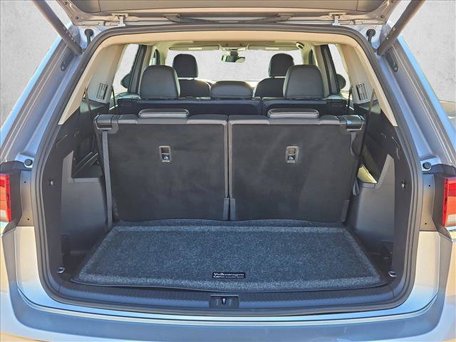 Used 2024 Volkswagen Atlas SE w/ Panoramic Sunroof Package FWD image 6