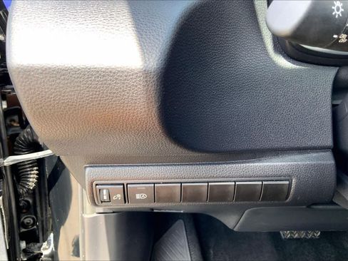 Used 2025 Toyota Corolla LE FWD image 33