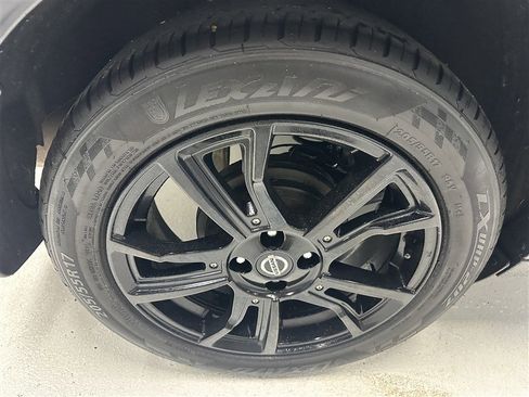 Used 2020 Nissan Kicks SR w/ Exterior Package FWD image 13