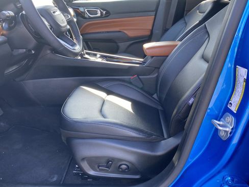 Certified 2025 Jeep Compass Limited image 23