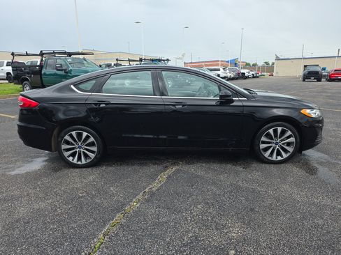 Used 2020 Ford Fusion SE AWD/4WD image 3