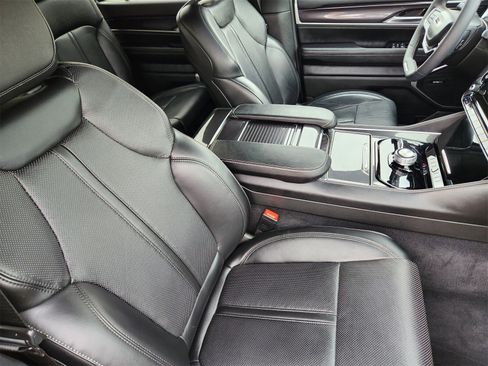 Used 2024 Jeep Wagoneer 4WD w/ Premium Group I image 19