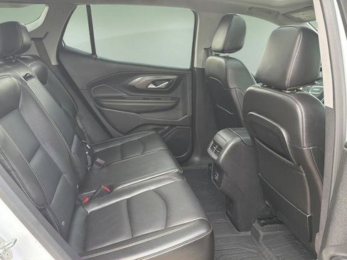 Used 2022 GMC Terrain SLT w/ Infotainment Package II image 17