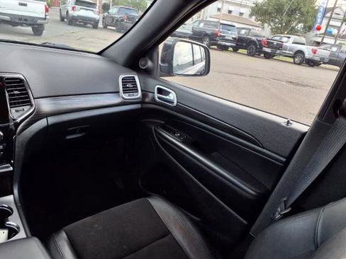 Used 2022 Jeep Grand Cherokee Laredo X image 16