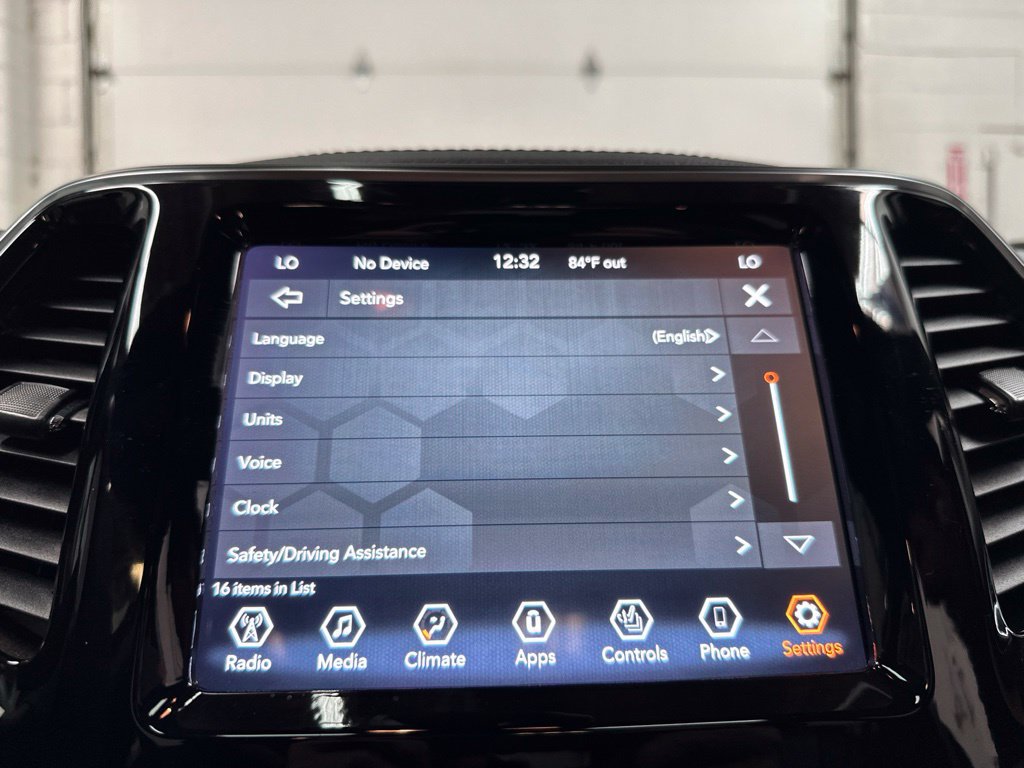 Used 2022 Jeep Cherokee Limited AWD/4WD image 34