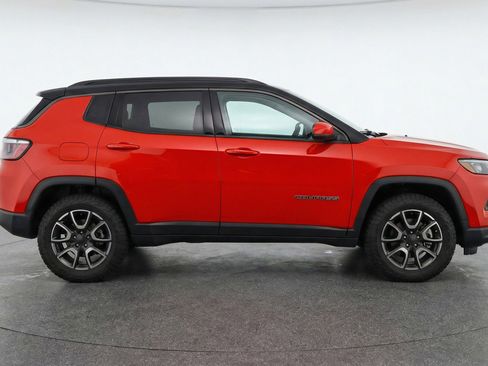Used 2025 Jeep Compass Trailhawk AWD/4WD image 11
