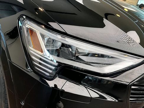 Used 2023 Audi e-tron Premium w/ Convenience Plus Package image 26