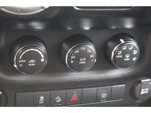 Used 2013 Jeep Wrangler Unlimited Sahara w/ Connectivity Group AWD/4WD image 21