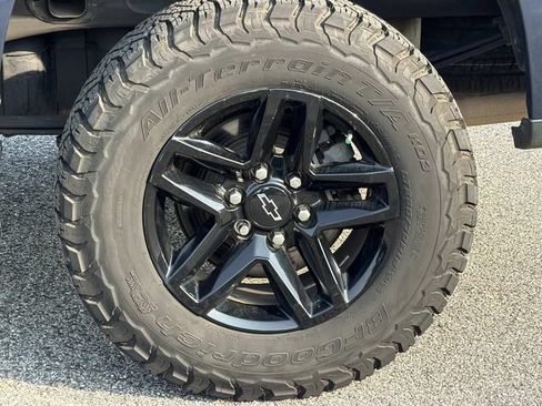 Used 2021 Chevrolet Silverado 1500 Custom Trail Boss AWD/4WD image 14