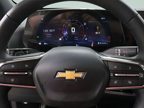 New 2026 Chevrolet Equinox LT w/ Convenience Package II FWD image 13