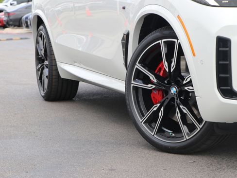 New 2026 BMW X5 M60i image 3