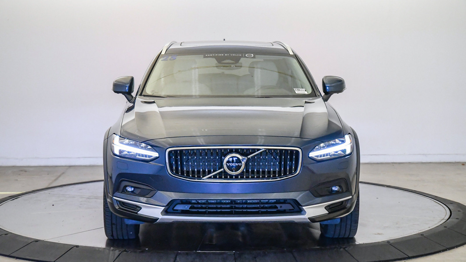 Certified 2025 Volvo V90 B6 Cross Country Plus AWD/4WD image 7