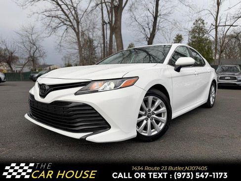 Used 2019 Toyota Camry LE image 2