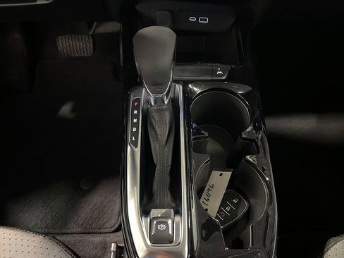 Used 2025 Chevrolet Trax LT FWD image 29
