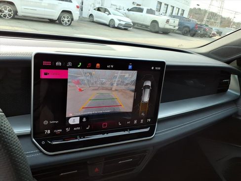 Used 2025 Volkswagen Tiguan SE R-Line image 20