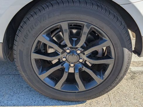 Used 2016 Land Rover Range Rover Sport HSE image 11