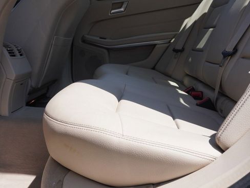 Used 2014 Mercedes-Benz E 350 4MATIC Sedan image 31