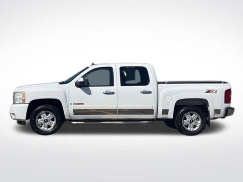 Used 2007 Chevrolet Silverado 1500 LTZ w/ Safety Package AWD/4WD image 32