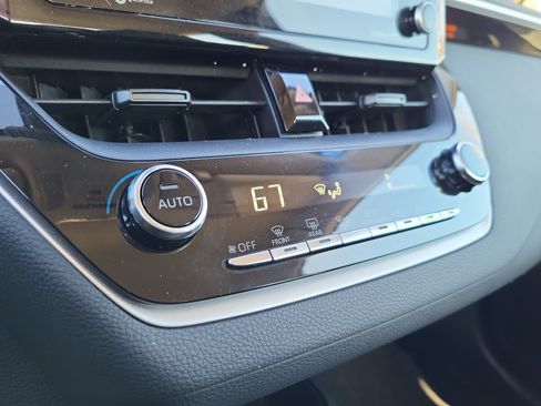 Used 2022 Toyota Corolla LE w/ Carpet Mat Package (TMS) image 22