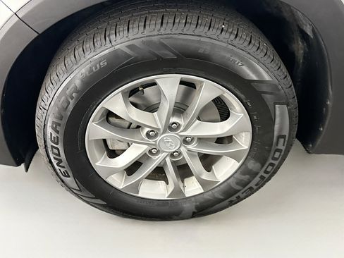 Used 2019 Hyundai Santa Fe SE image 11