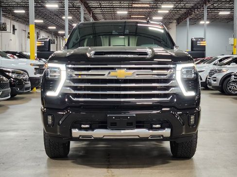 Used 2024 Chevrolet Silverado 2500 High Country w/ Z71 Off-Road Package image 2