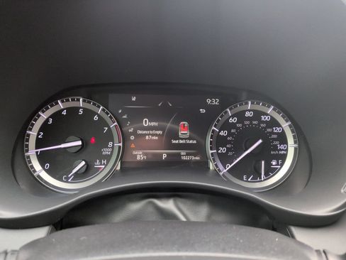 Used 2022 Toyota Highlander XLE AWD/4WD image 15