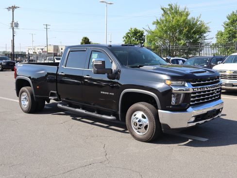 Used 2020 Chevrolet Silverado 3500 LTZ w/ LTZ Plus Package AWD/4WD image 15