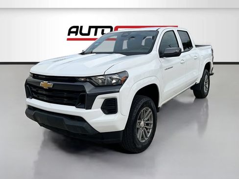 Used 2025 Chevrolet Colorado LT w/ Advanced Trailering Package AWD/4WD image 3